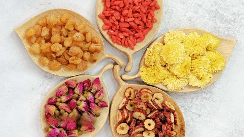 Trà dưỡng nhan gồm những gì